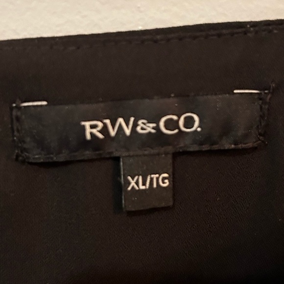 RW Dress - Picture 4 of 4